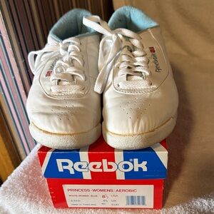 Reebok women’s princes White/ powder blue Sneakers  Size 8 1/2